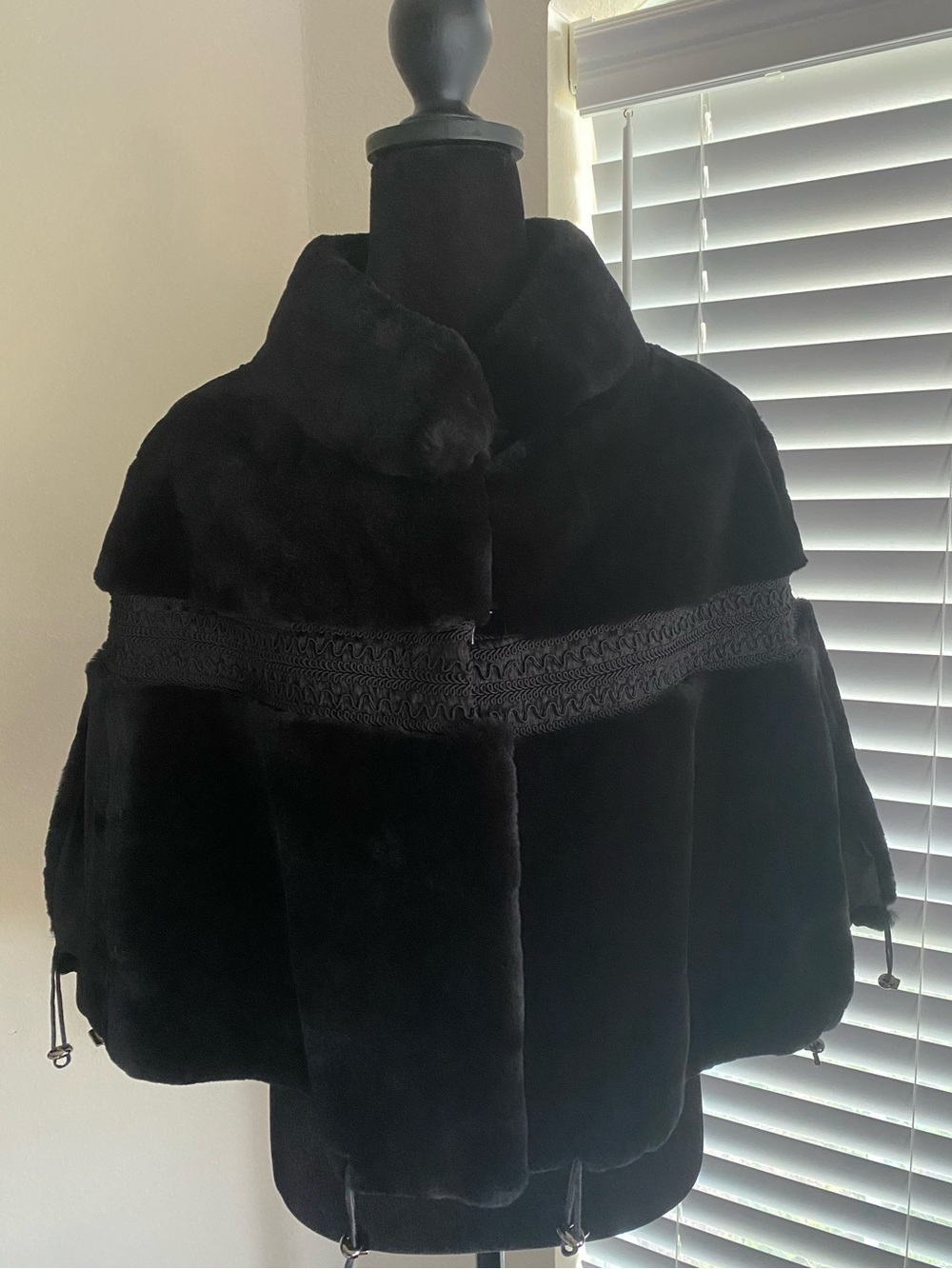 Punto Genuine Rex Rabbit Fur Black Women's Cape Jacket - Elegant Winter Coat